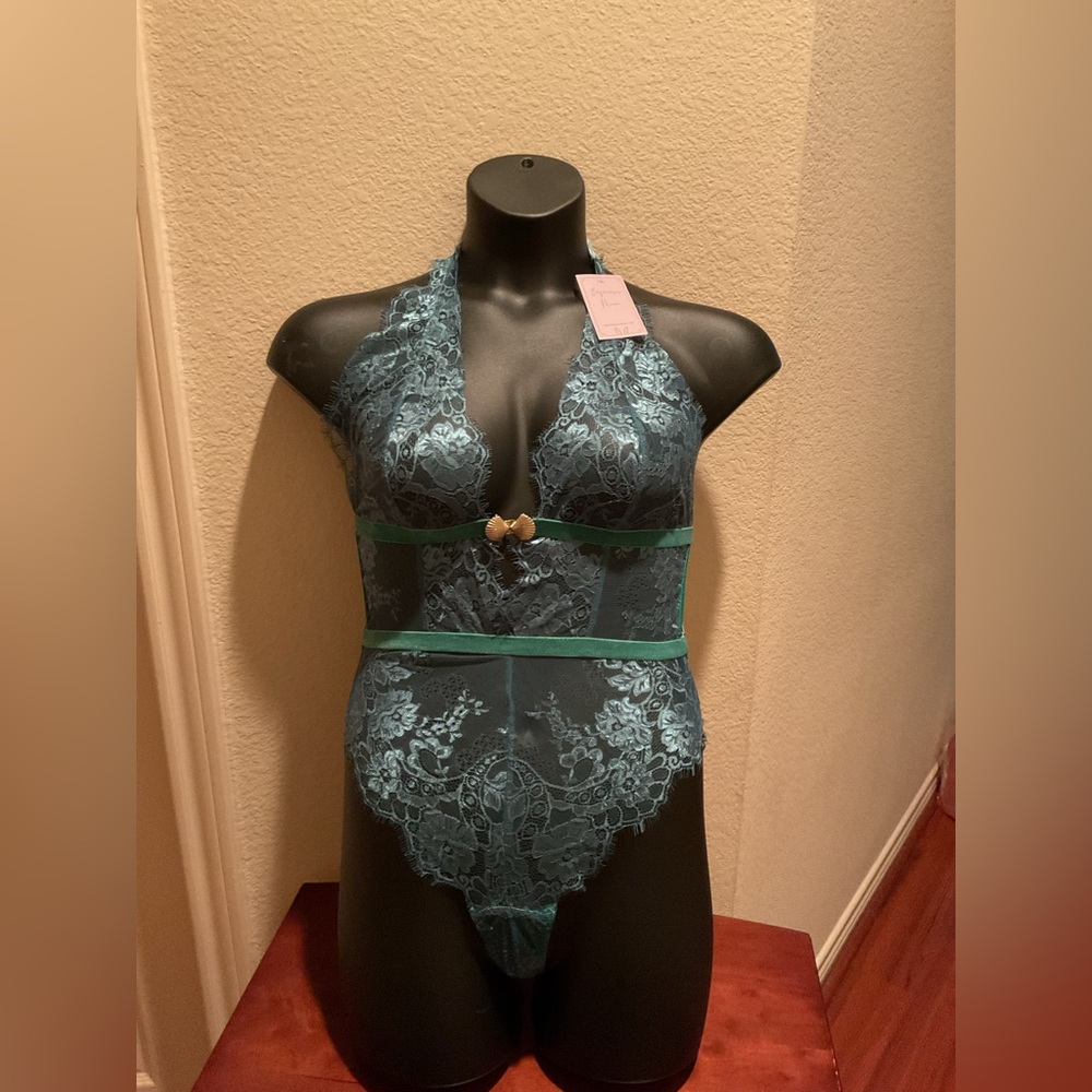 Empress Mimi Elegant Lace Bodysuit in Soft Emerald-NWT